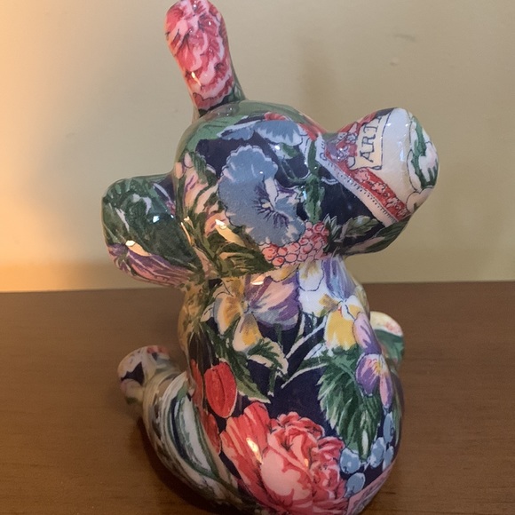 Floral sitting up elephant trunk up porcelain figurine - Picture 4 of 7